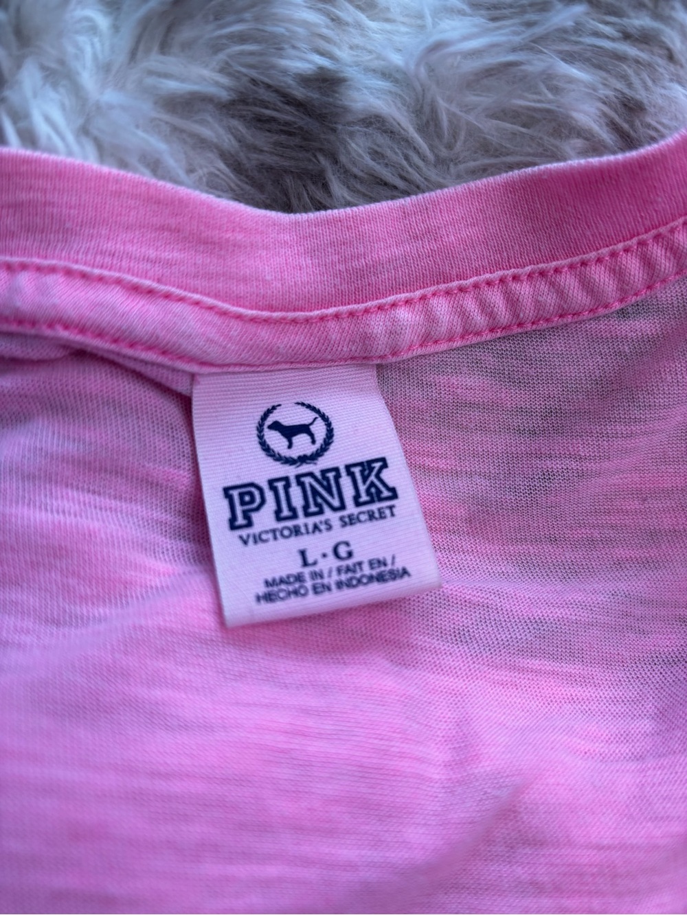 PINK Victoria's Secret Hot Pink V-Neck Tee with White '86' Graphic - Picture 3 of 7